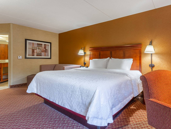 king with study and sofa bed at paradice inn