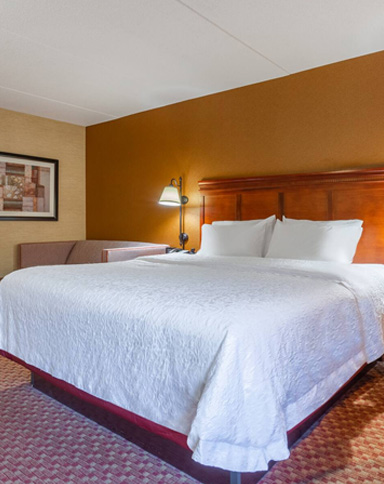 king with study and sofa bed at paradice inn