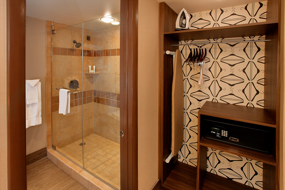 Blue Chip Tower Deluxe Two Queens Bathroom