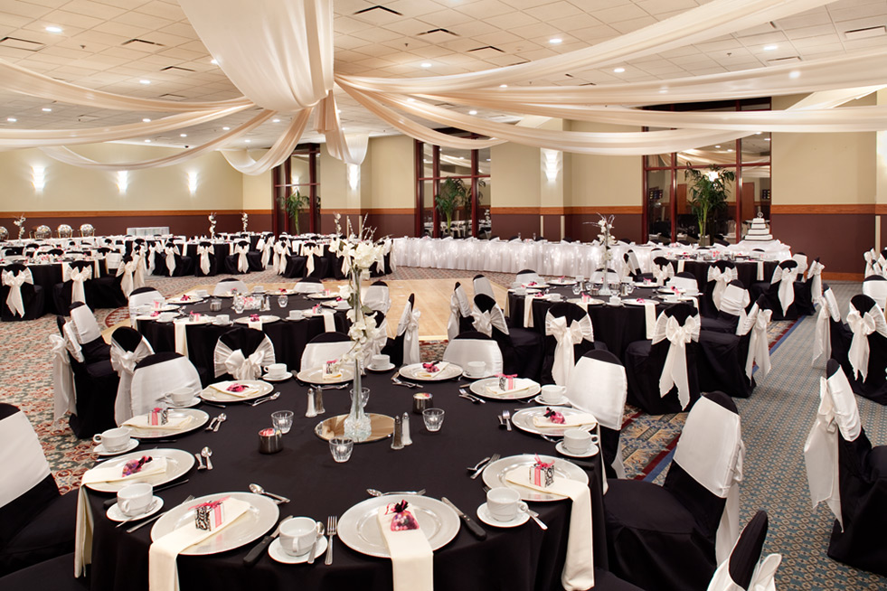 Orleans Ballroom Table Setup