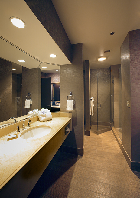 Blue Chip Tower Luxury Suite Bathroom