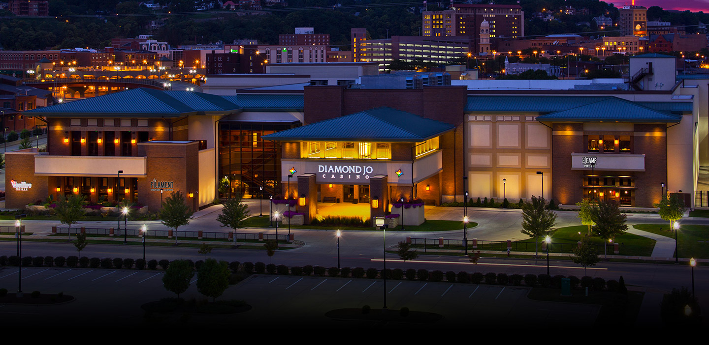 diamond jo dubuque exterior image