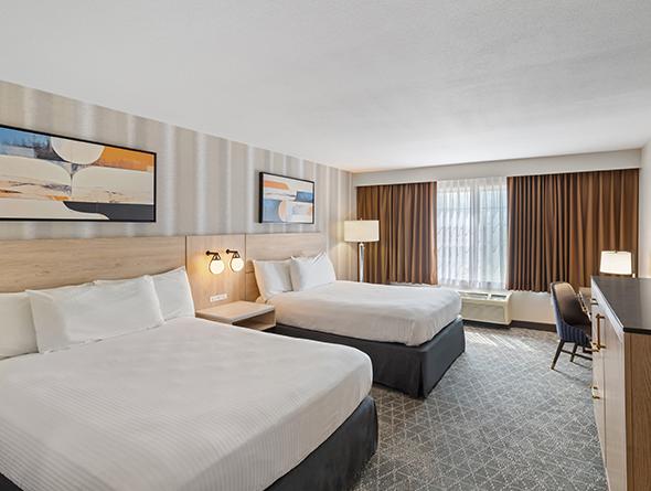 deluxe two queen room at diamond jo casino & hotel