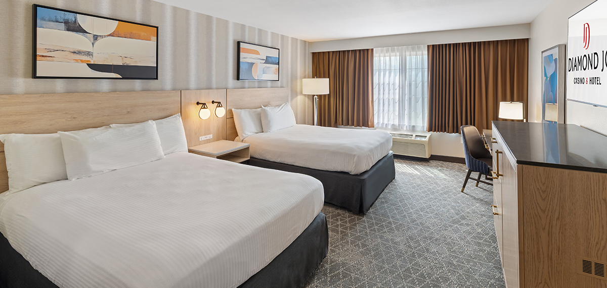 deluxe two queen room at diamond jo casino & hotel