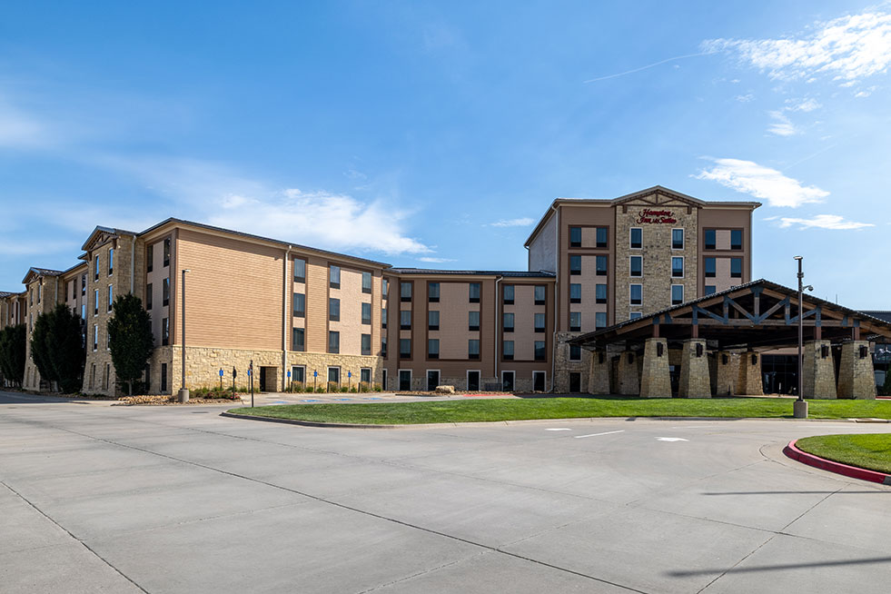 Hampton Inn exterior daytime