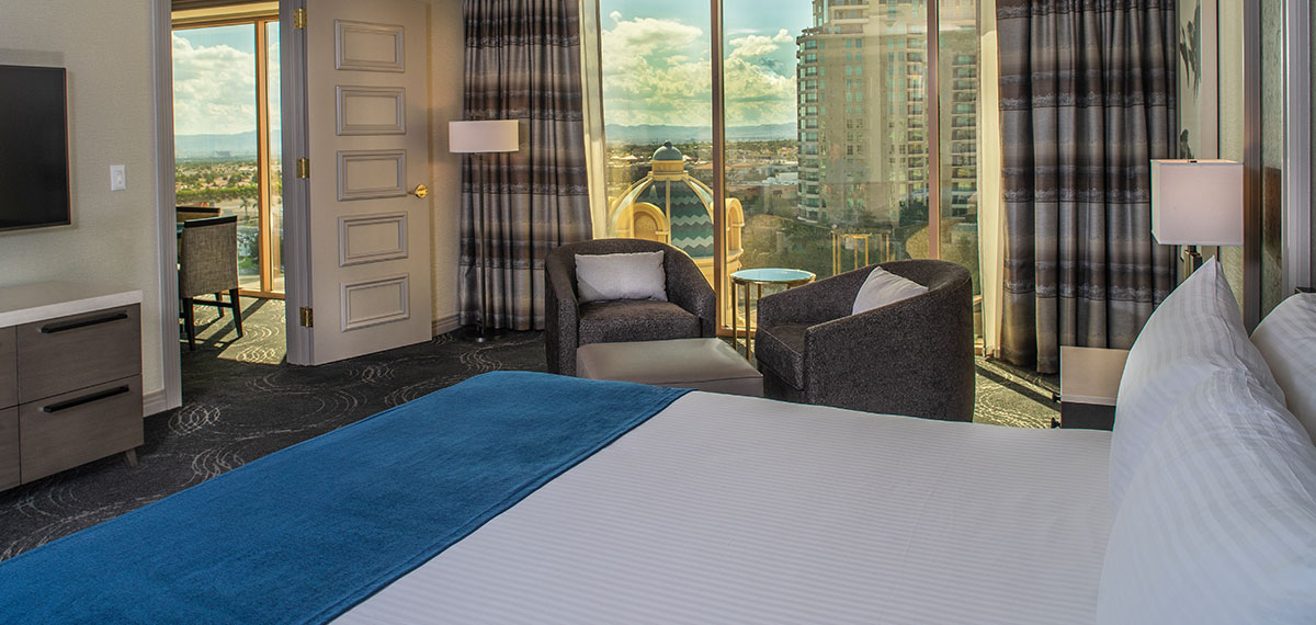 suncoast rooms and suites image