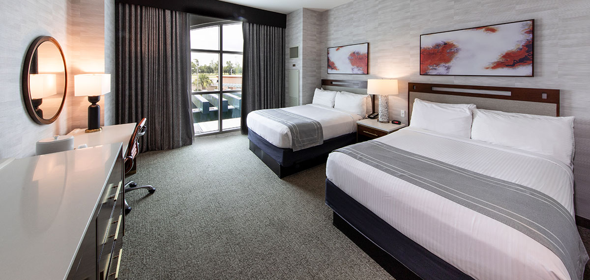 deluxe two queens image