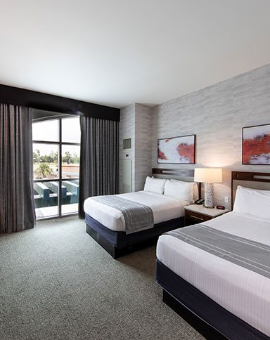 deluxe two queens image