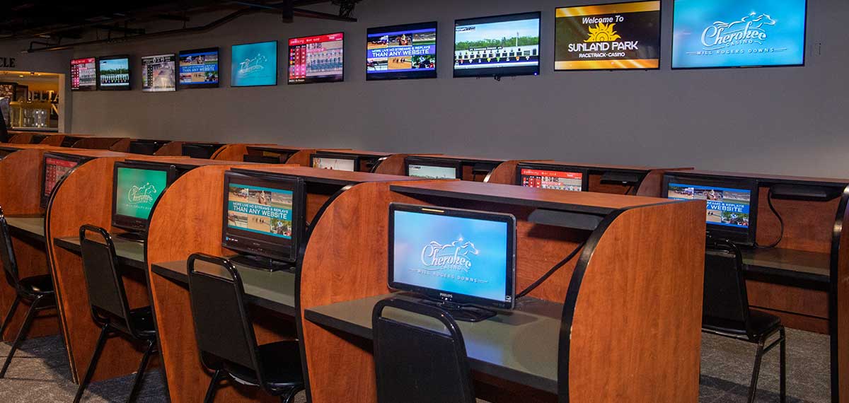 delta downs simulcast image