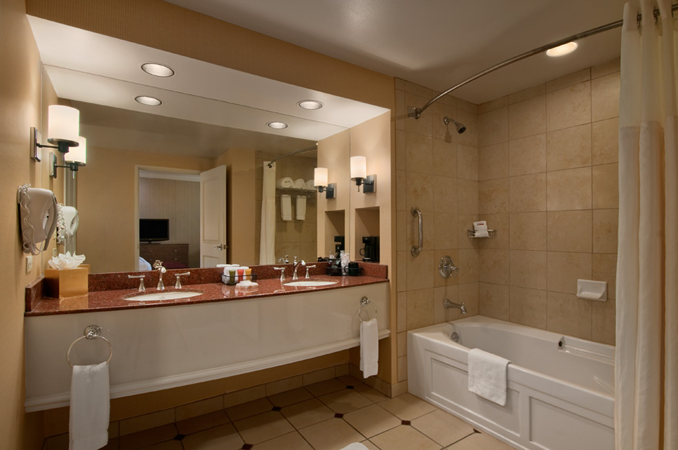 Magnolia Suite Bathroom at Sam's Town Shreveport