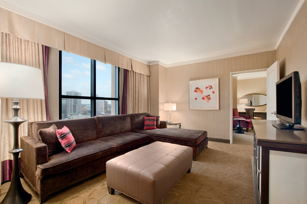 Magnolia Suite Living Room at Sam's Town Shreveport