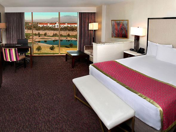 Deluxe King Room at Suncoast