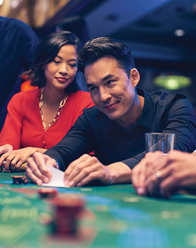 couple playing baccarat image