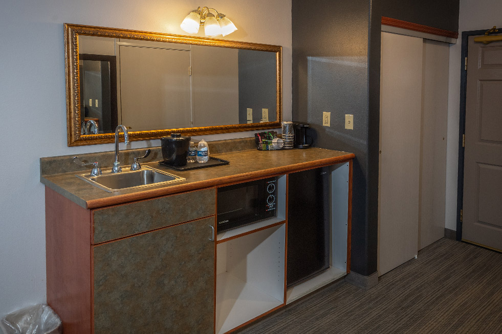 diamond jo casino & hotel bar and closet area