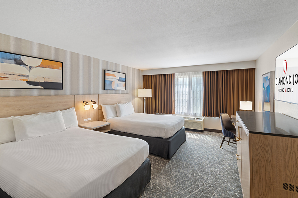 deluxe two queen room at diamond jo casino & hotel