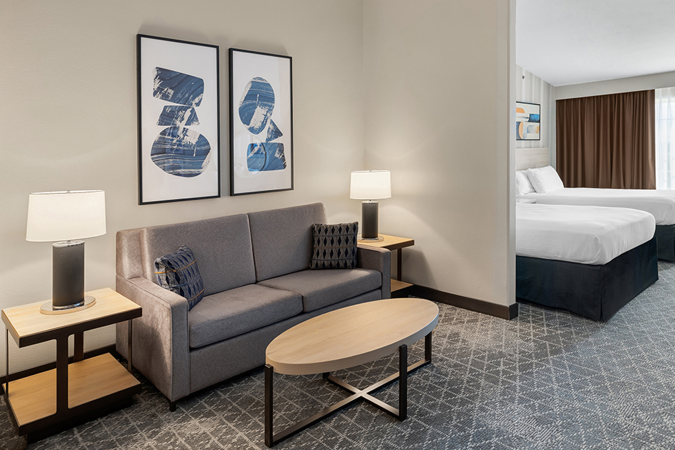 deluxe queen studio room at diamond jo casino & hotel