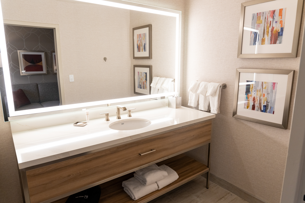 Orleans Premium Two Queens Bathroom