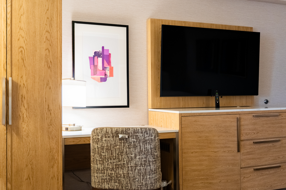 Orleans Premium Two Queens Bedroom desk area