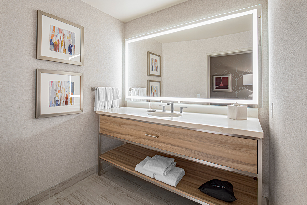 orleans king room bath
