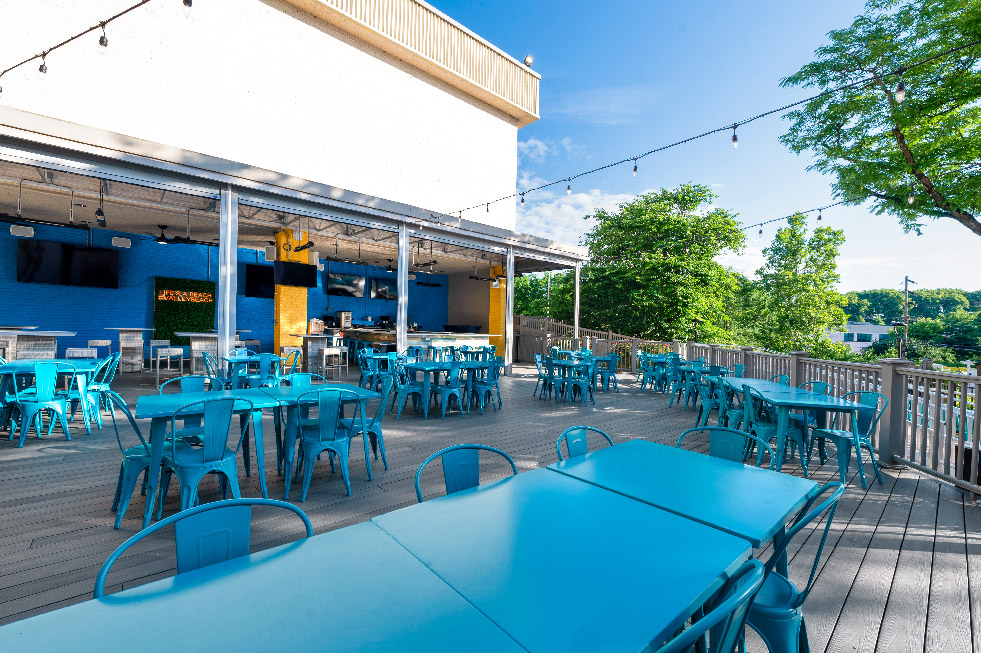 Valley Beach Deck 52 Dining